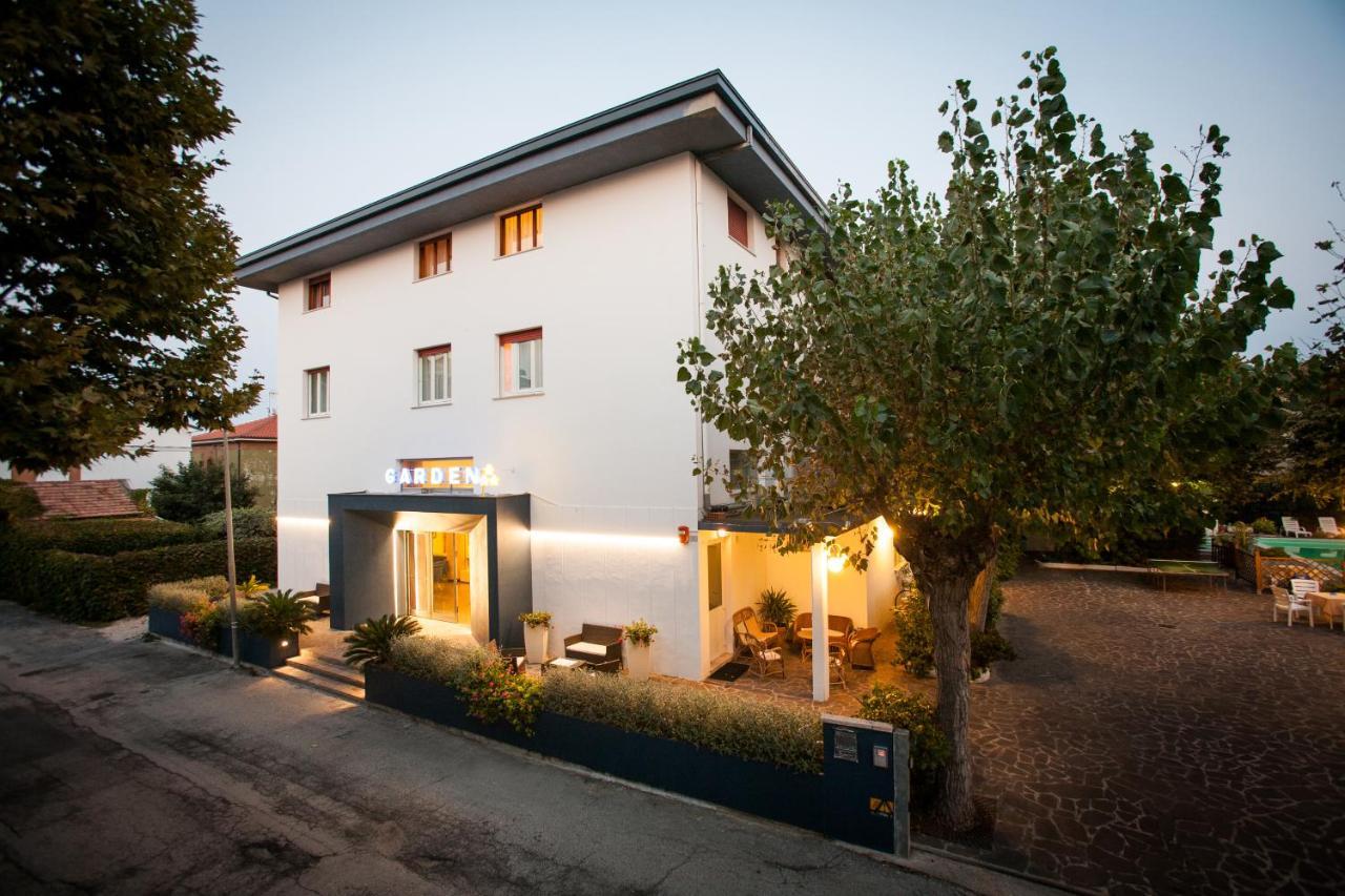 Hotel Garden B&B Marotta Exterior photo